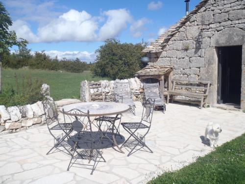 Mostuejouls House | Chapelle du Domaine de Bombes