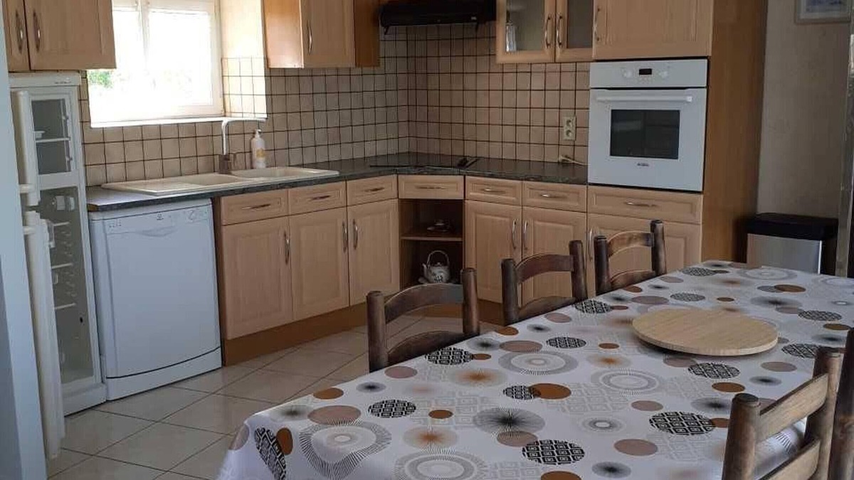 La Villedieu-en-Fontenette Cottage | Charming country house with terrace and garage near activities