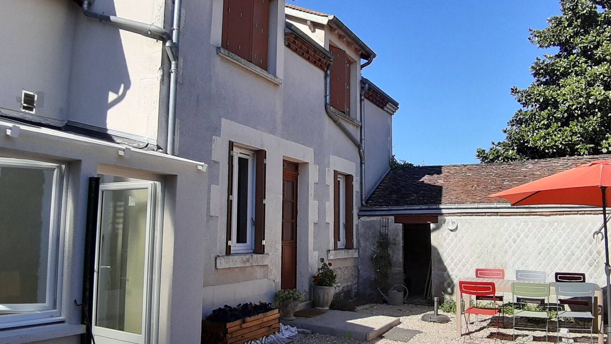 Saint-Hilaire-Saint-Mesmin Cottage | Charming Cottage Near Loire Castles: 3 Bedrooms, Full Amenities, Private Parking, Enclosed Garden.