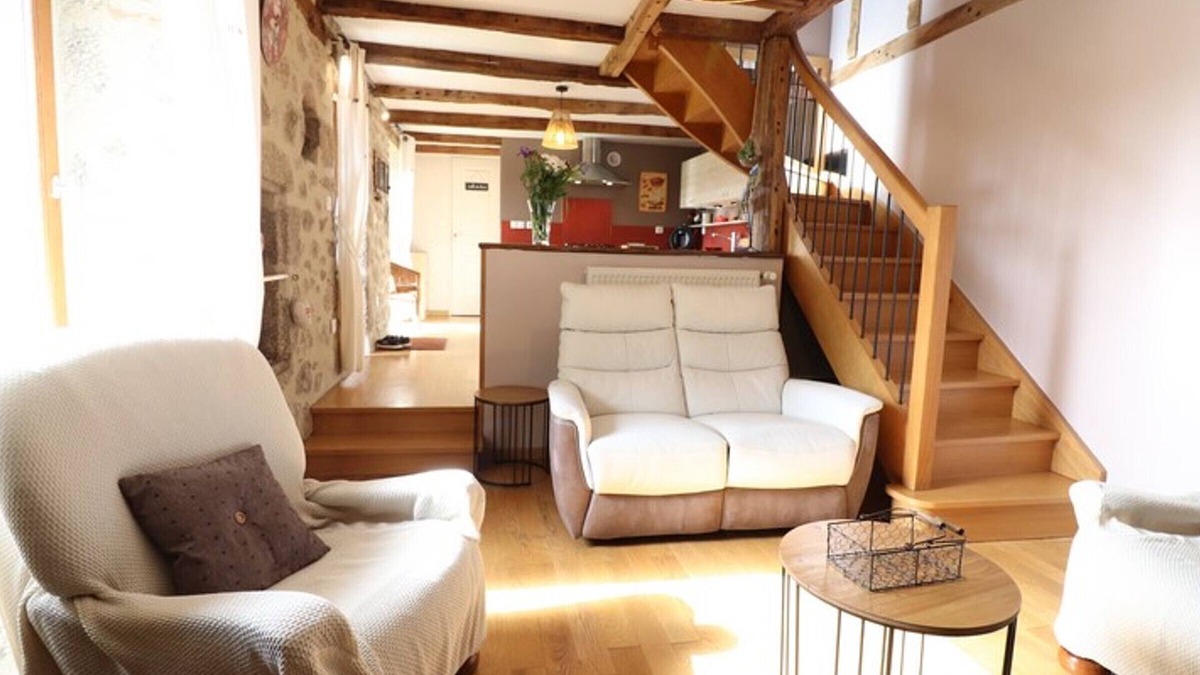 Saint-Mamet-la-Salvetat Cottage | Character house with garden, fireplace and wifi in Châtaigneraie cantalienne