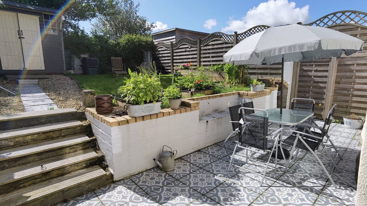 Roche House | Character cottage in centre of Cornwall with sun trap garden