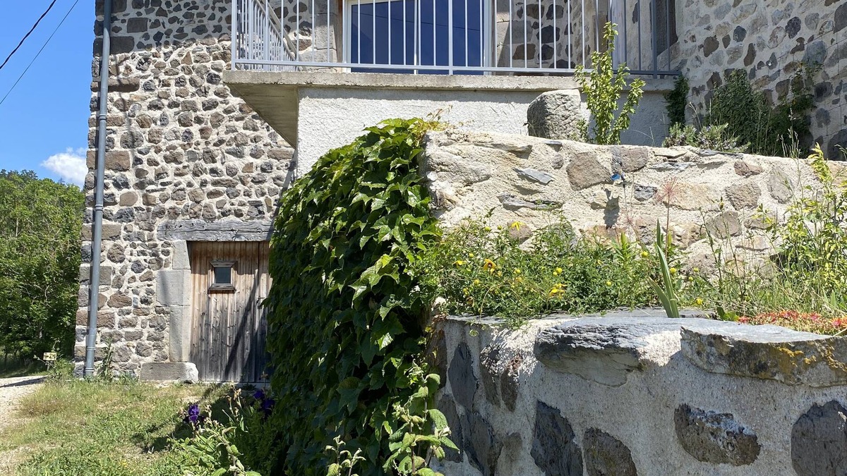 Saint-Julien-du-Pinet House | Character cottage for a break in the countryside