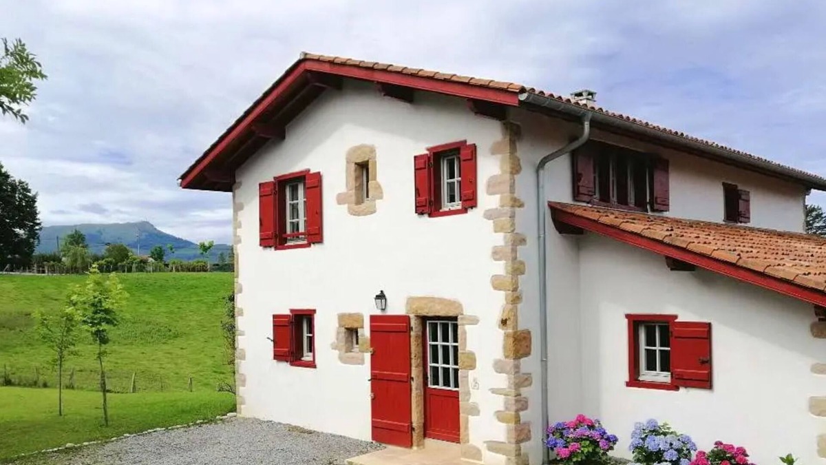 Saint-Pee-sur-Nivelle House | Character property with 2 houses, swimming pool, Rhune view 5min from Saint Jean de Luz