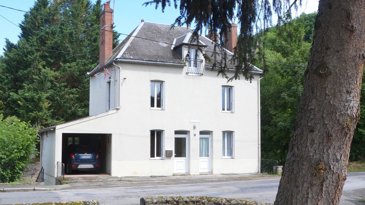 Chambon-sur-Voueize House | Character house in a romantic setting "At the water's'edge