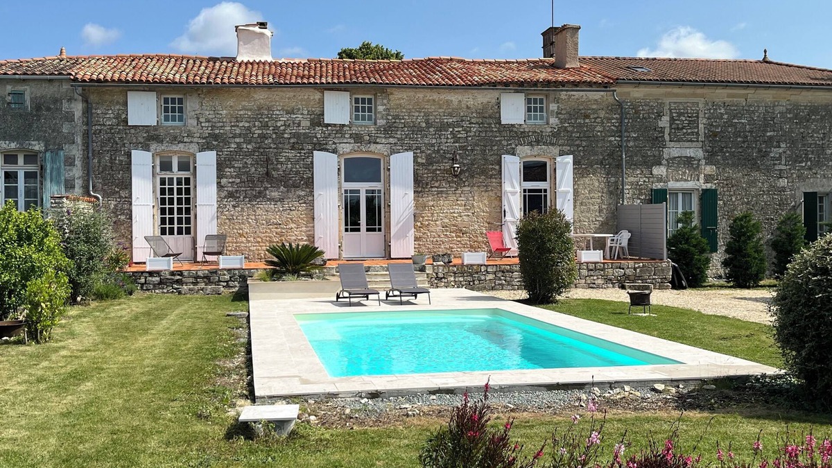 Duil-sur-le-Mignon House | Character house with swimming pool 40 min from La Rochelle