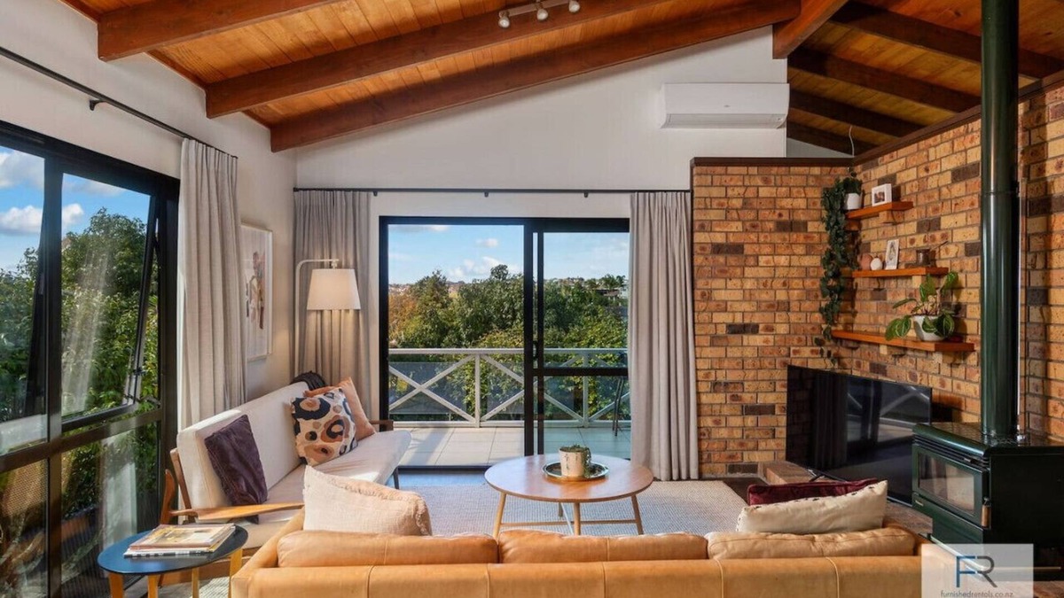 Kohimarama House | Character home with valley views