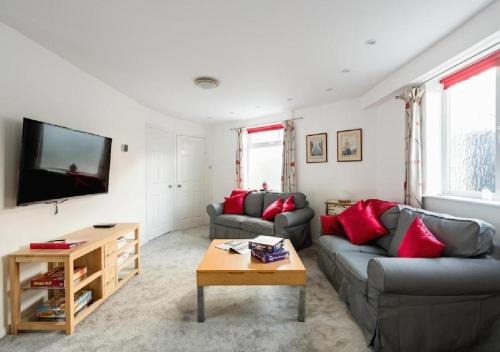 Frinton-on-Sea Apartment | Character House in Frinton Minutes from Sea, Beach, Shops and Cafes