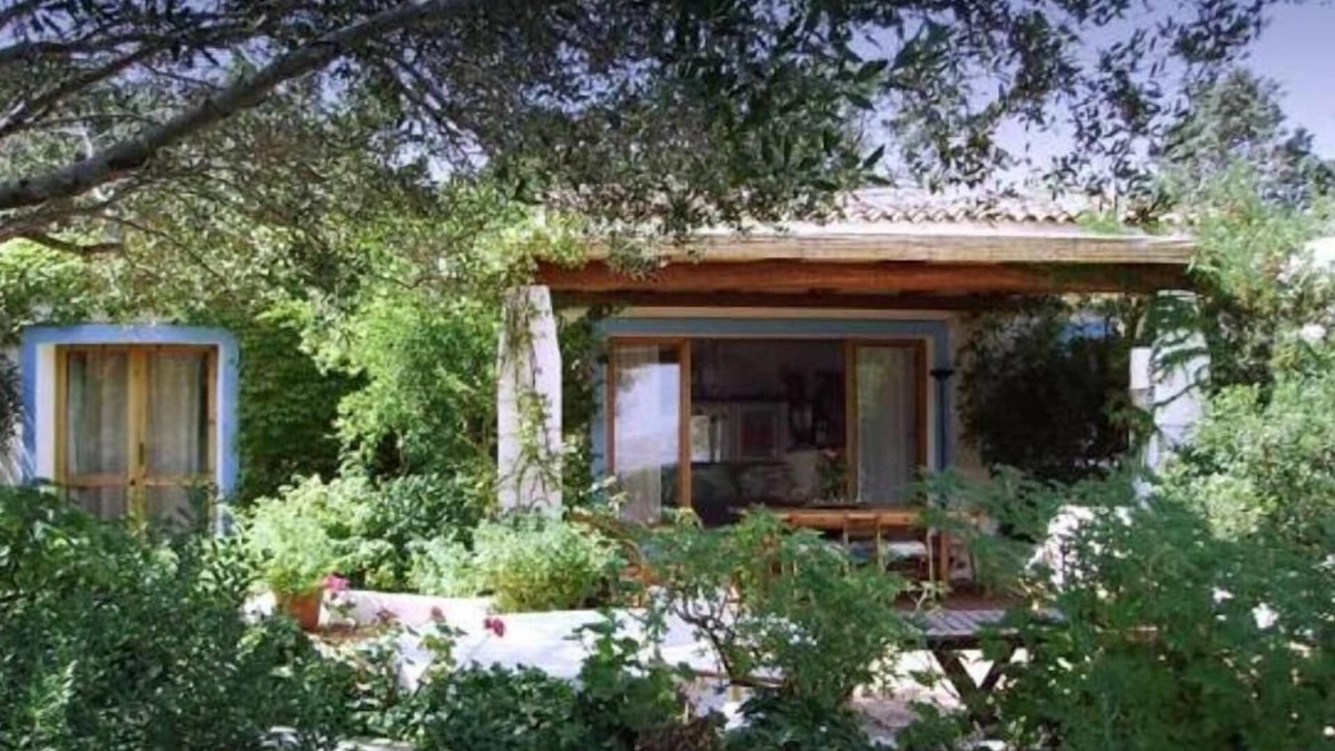 Punta Sardegna Villa | Character house with front garden of the sea
