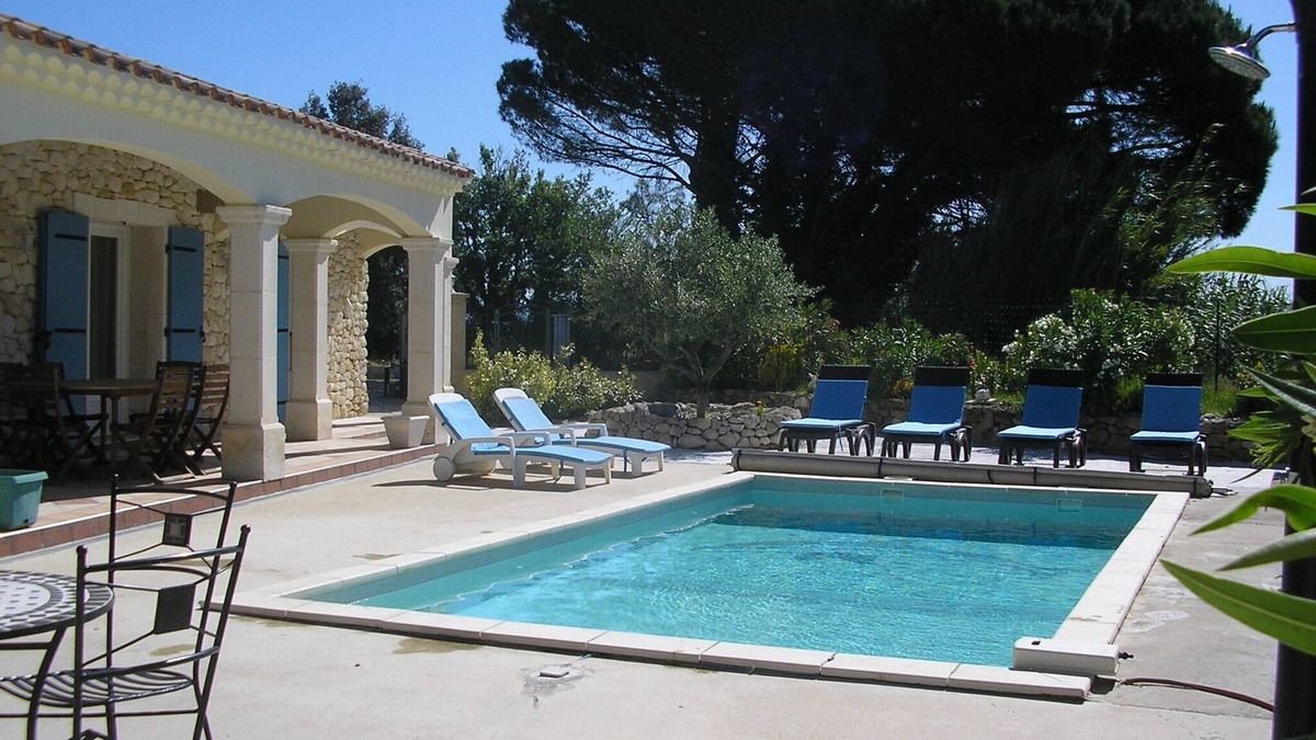 Rochegude House | Character house with swimming pool in the Drôme with two bathrooms.