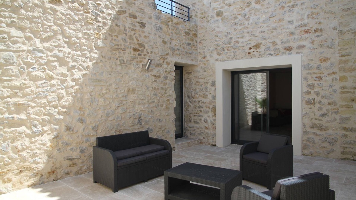 Armissan House | Character stone house with swimming pool 9km of beaches