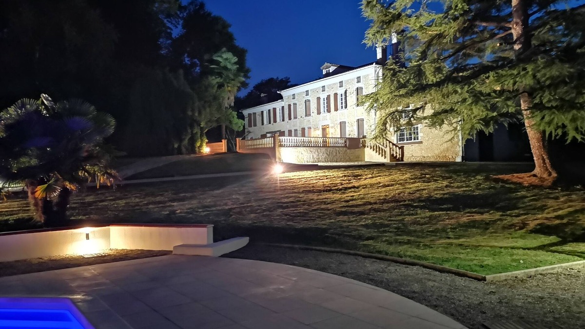 Horsarrieu Villa | Character stone period villa for up to 15 near all amenities with swimming pool