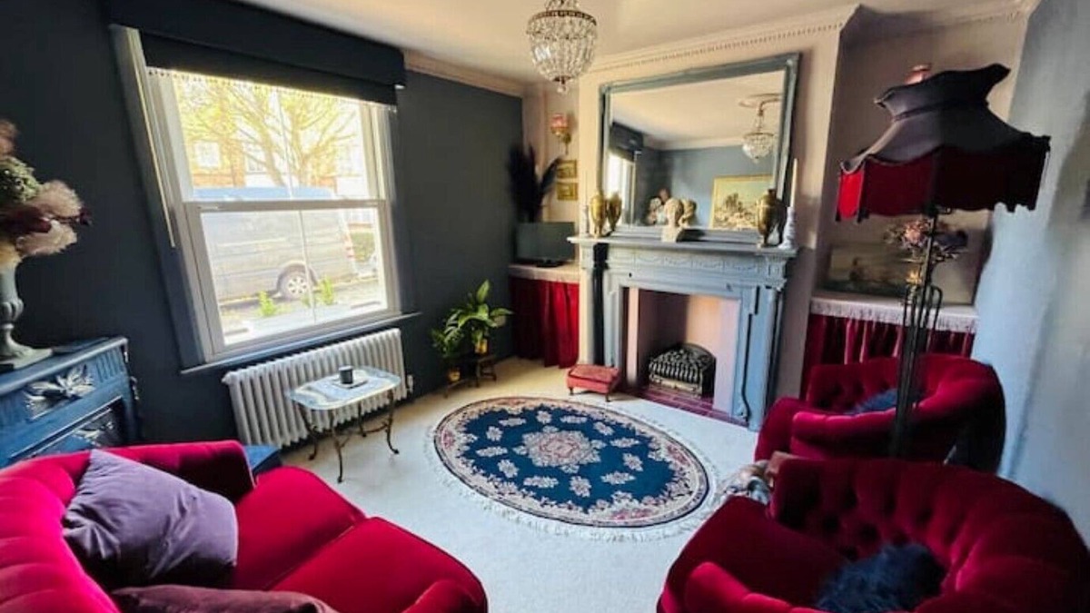 Portsmouth House | Character Victorian Townhouse - Conservation Area