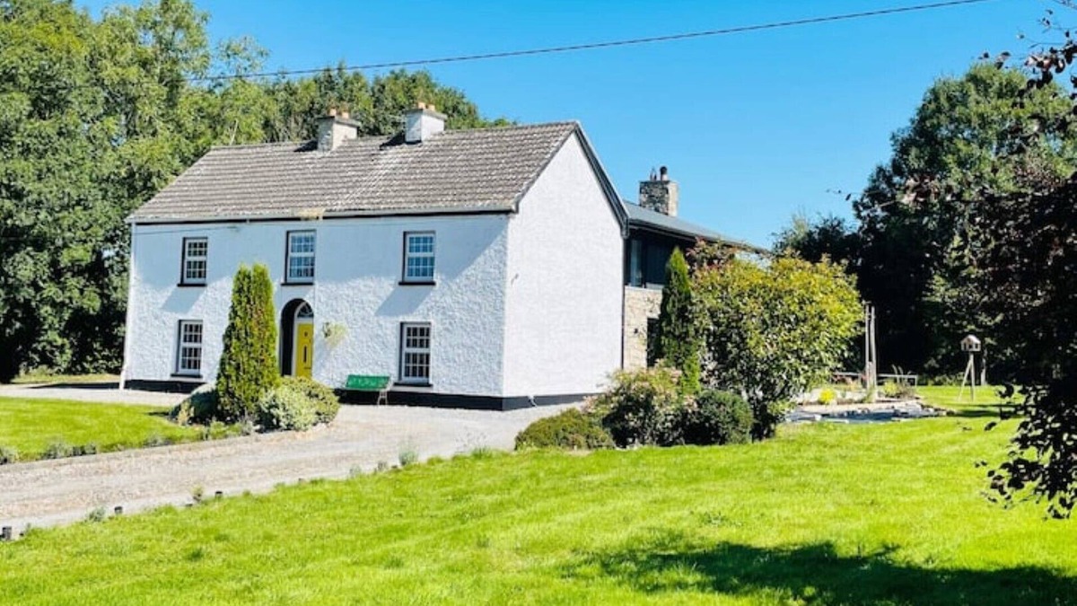 Ballycumber Other | Characterful and contemporary 5 bedroom farmhouse