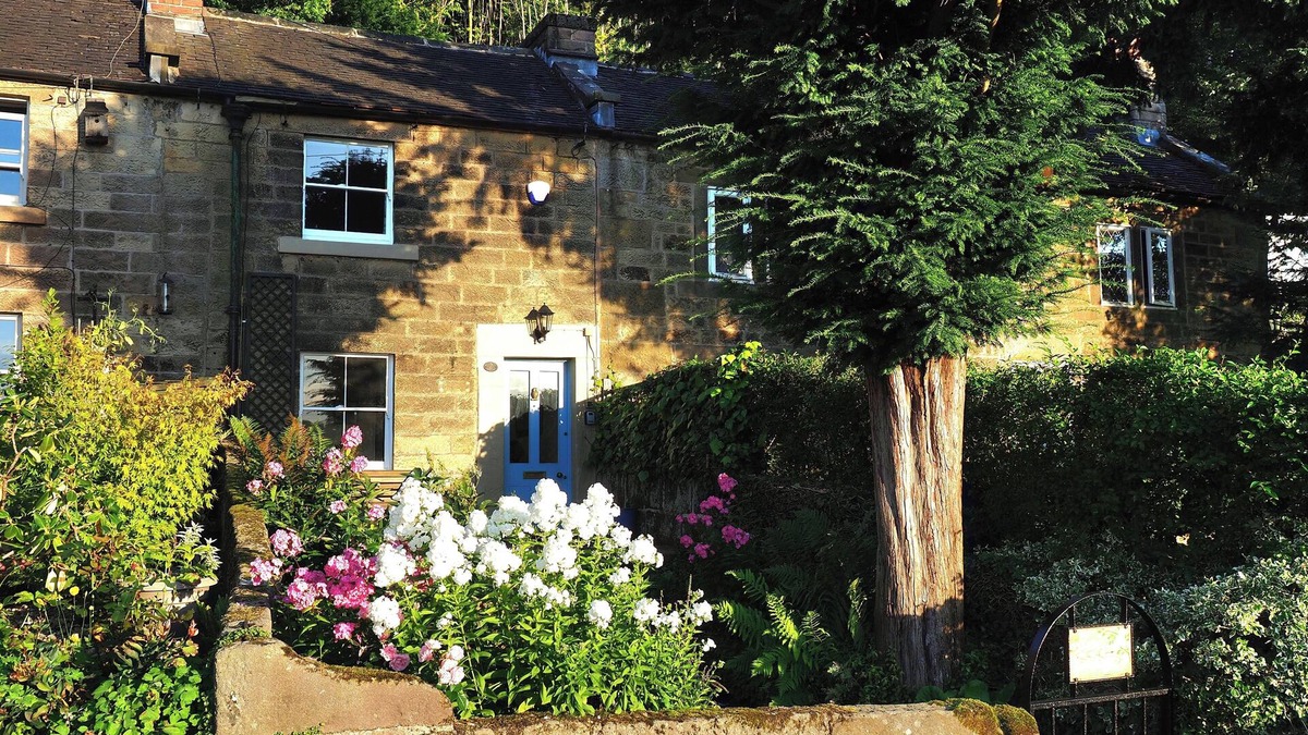 Matlock Cottage | Characterful Derbyshire mid-terrace with stunning views!