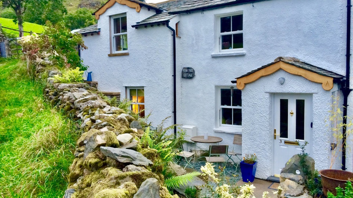 Staveley Cottage | CHARACTERFUL LAKELAND COTTAGE . WIFI,SKY TV, LOG FIRES, PRETTY LOCATION.