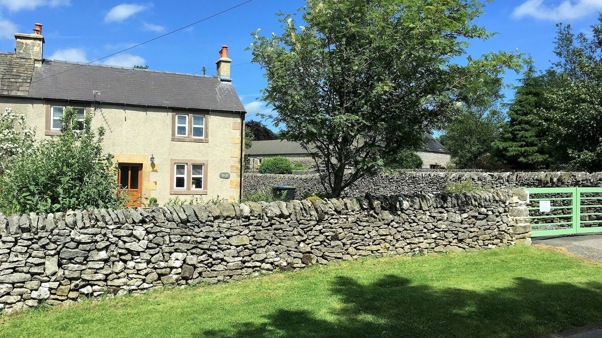 Newton Grange Cottage | Characterful , pet friendly cottage ,sleeps 4 ,stunning views ,village location.