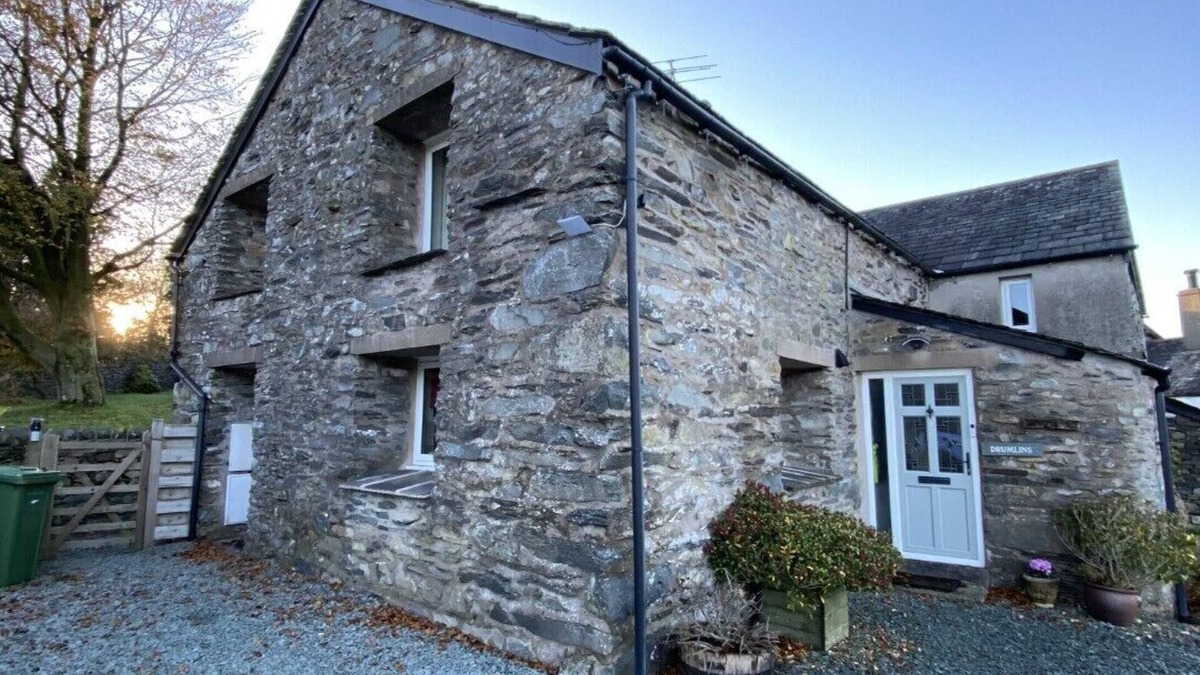 Lowick Cottage | Characterful & spacious C17th cottage. 3 Bed. Pet friendly. Rural tranquillity.