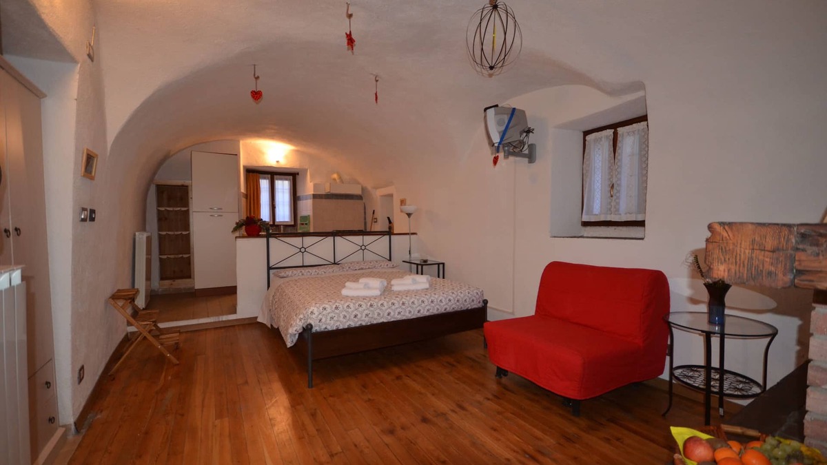 Soucheres-Basses Apartment | characteristic ancient hut
