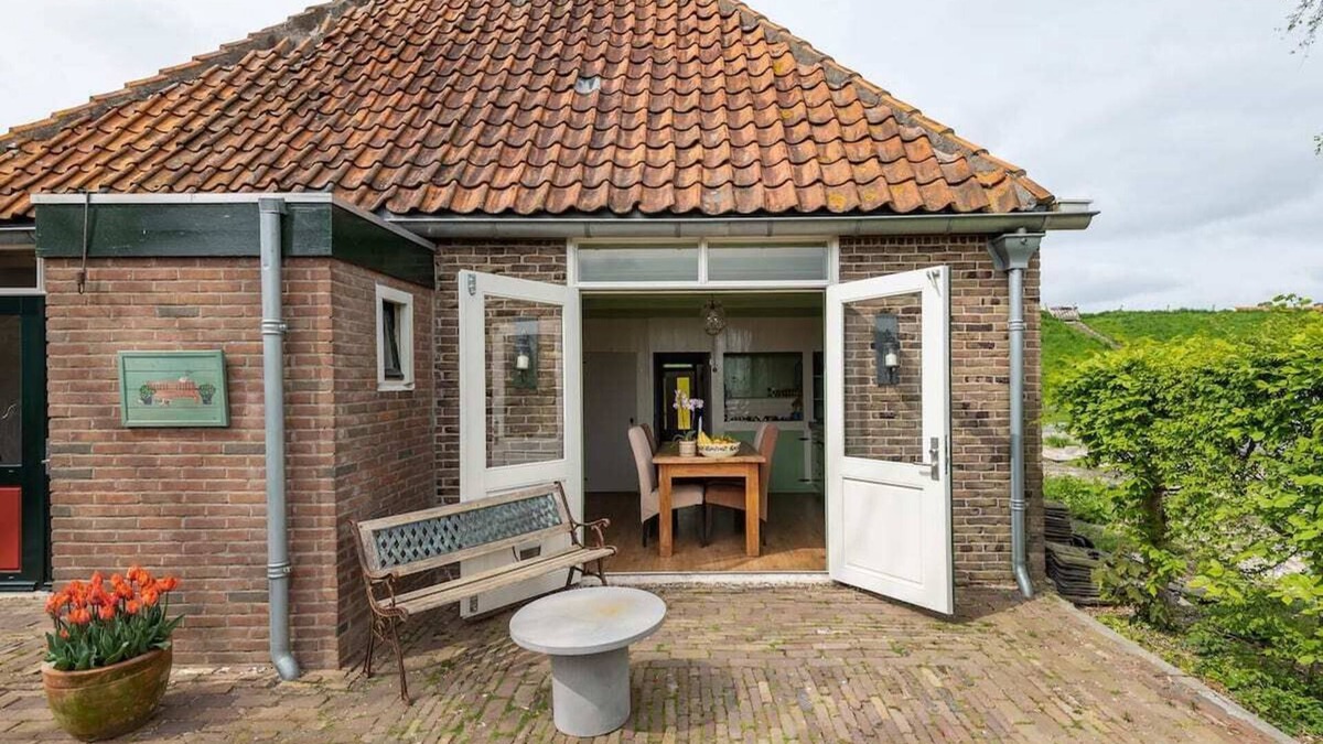 Andijk Other | Characteristic farmhouse on the dike