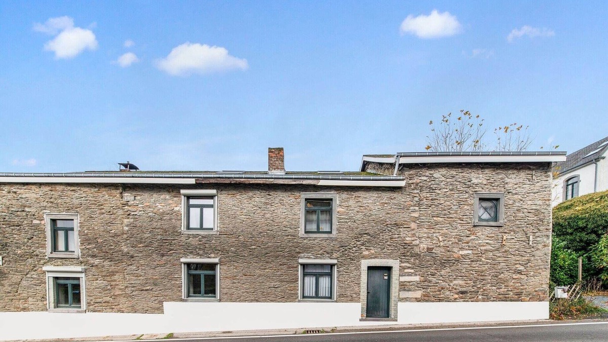 Cherain House | Characteristic holiday home with balcony