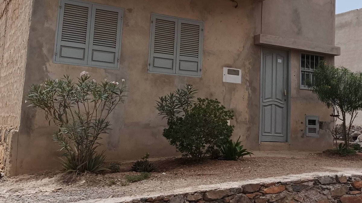 Rabil House | Characteristic old country house in the middle of the desert