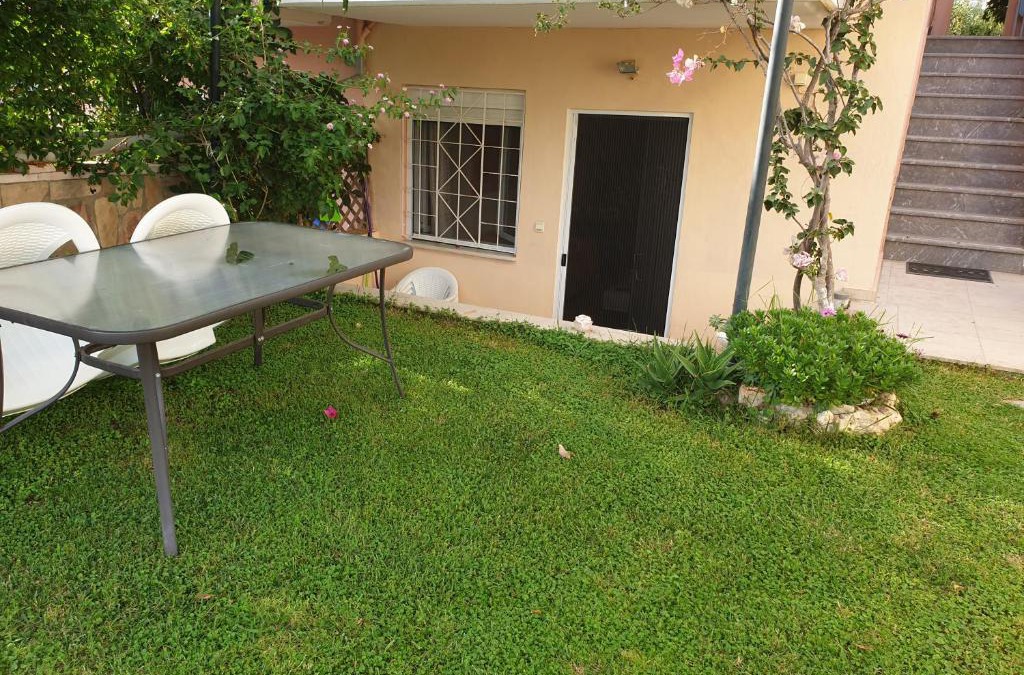 Zalongo Apartment | Chara’s family residence with garden for 4 persons KASTROSIKIA - PREVEZA