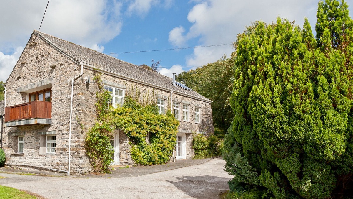 Penny Bridge House | Charcoal House - Luxury, peaceful, pet friendly country house