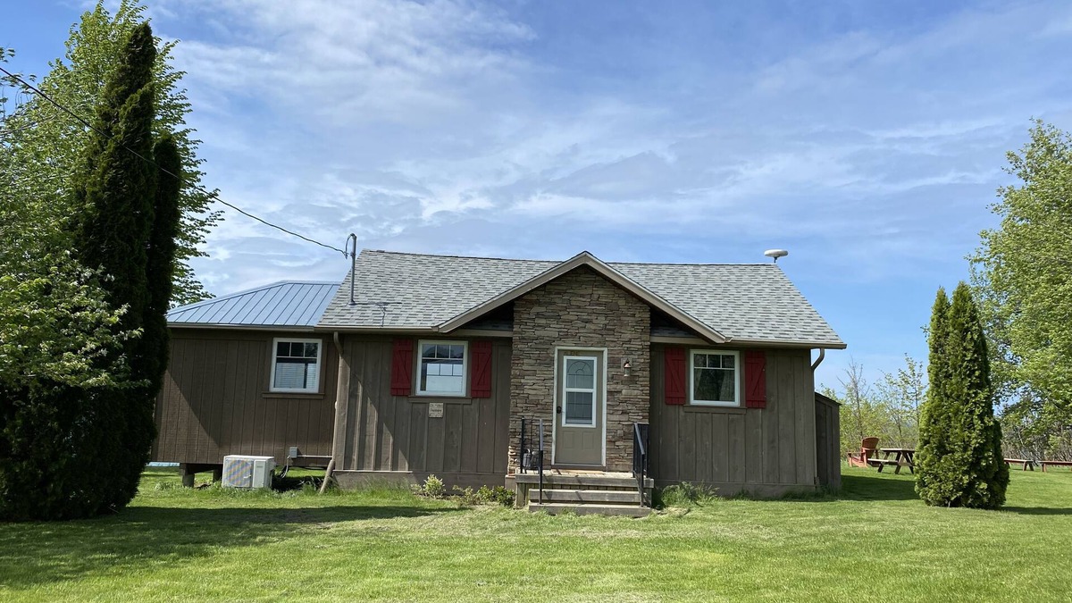 Louth Cottage | Chardonnay Cottage on the lake