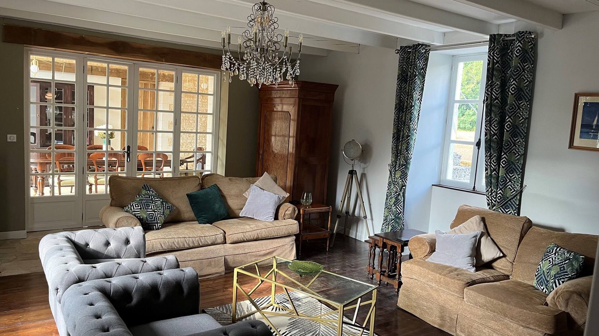 Tillou House | Charentaise House with Private Pool & Gardens. Sleeps 4, 6 or 8 people.
