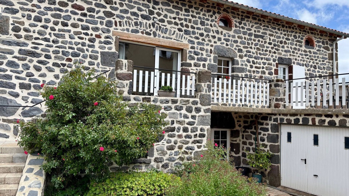 Seneujols Bed & Breakfast | "Charismatic Stay Near Puy-en-Velay: Charming Cottage, Nature & Pilgrimage"