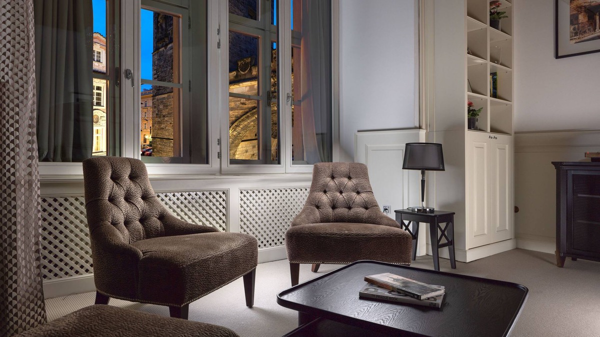 Mala Strana House | Charles Bridge flat I Soundproof I Beautifully furnished I LIFT