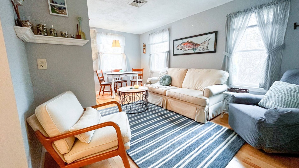 Charlestown Cottage | Charlestown Beach, 2BR Cozy Cottage, Screened porch, 3 min drive to Beach!