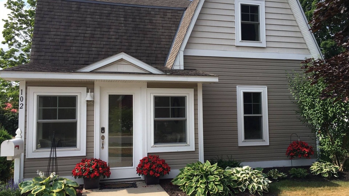 Charlevoix House | ★Charlevoix 5 Star-rated Cottage★