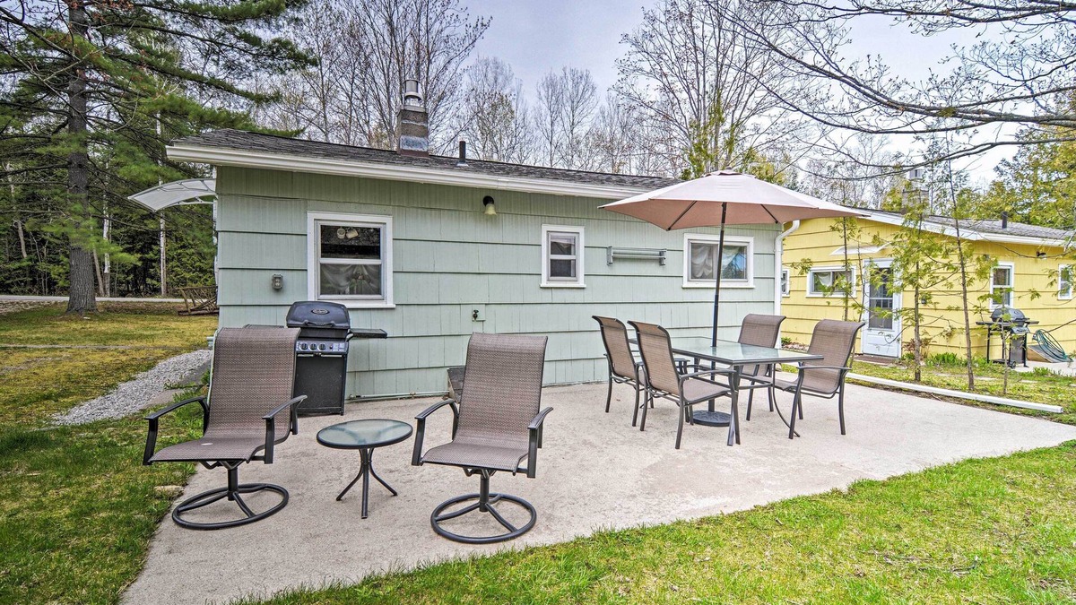 Charlevoix Cabin | Charlevoix Cabin w/Patio & Grill - Steps to Lake!