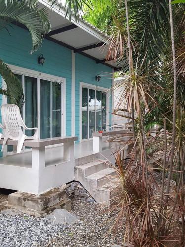 Ko Sichang Resort | Charlie's Bungalows
