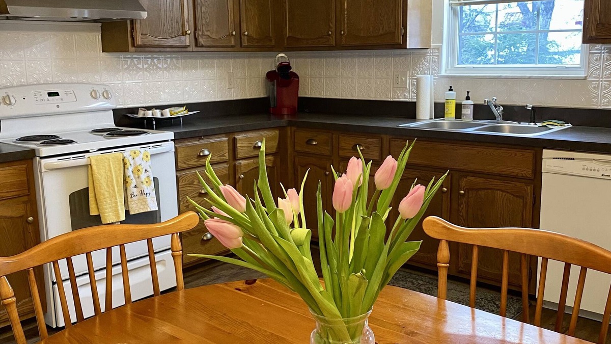 Charleston House | Charlie West House — Cozy, spacious, FREE WIFI & laundry, walk to CAMC & UC