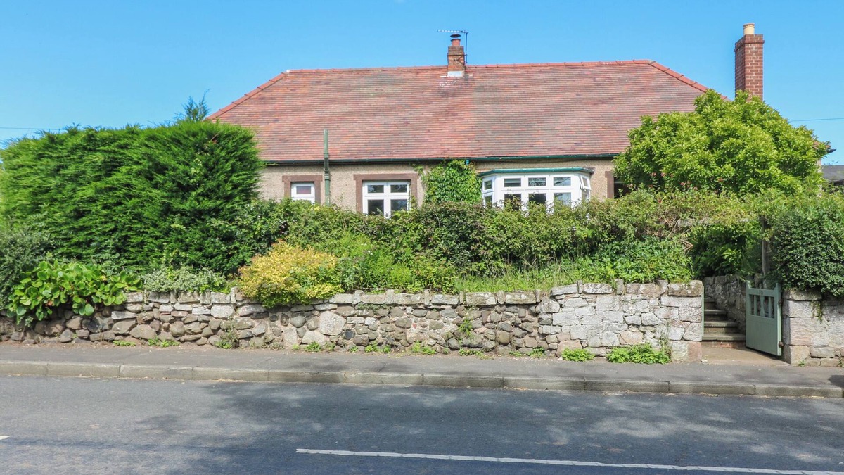 Swinton Cottage | CHARLIES COTTAGE, pet friendly, character holiday cottage in Swinton