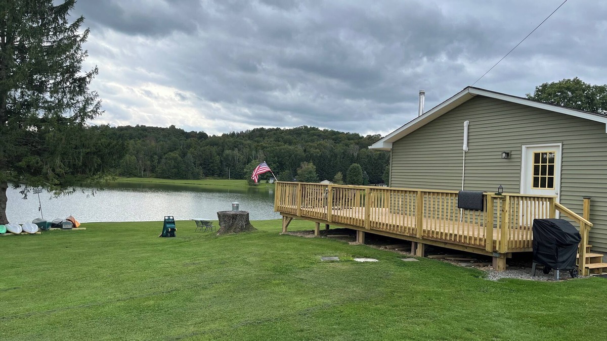 New Milford Cottage | CHARLIES LAKEFRONT COTTAGE. Newly renovated 3 bedroom/kitchen/bath cottage.