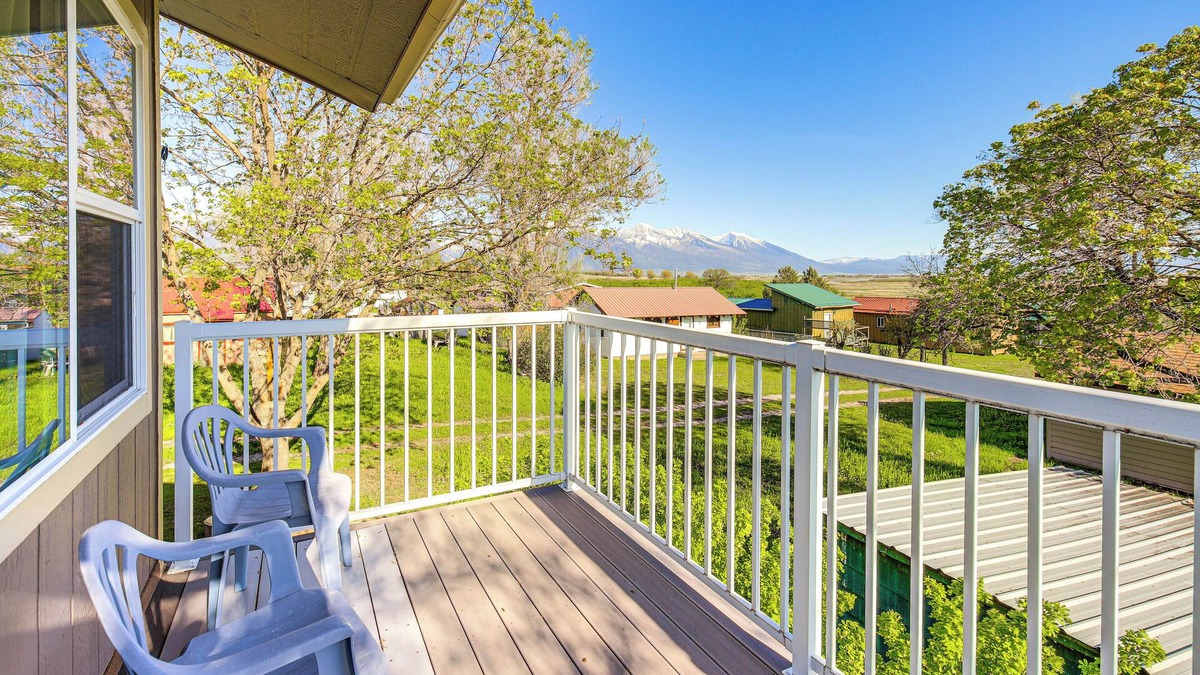 Charlo Cabin | Charlo Cabin Rental ~ 20 Mi to Flathead Lake!