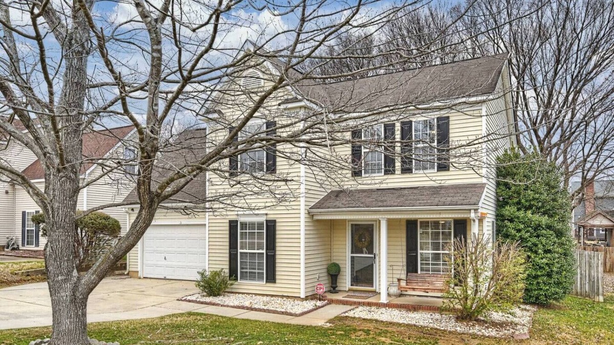 Charlotte House | Charlotte 4BR Cozy Retreat