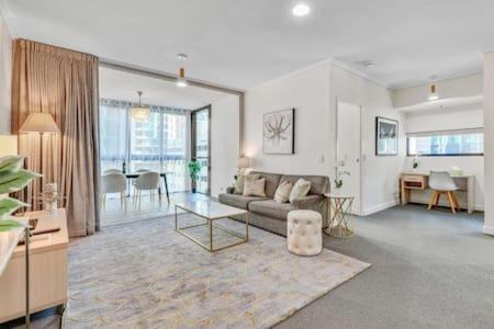 Brisbane Central Business District Apartment | Charlotte Towers Brisbane & Resort Style Facilities