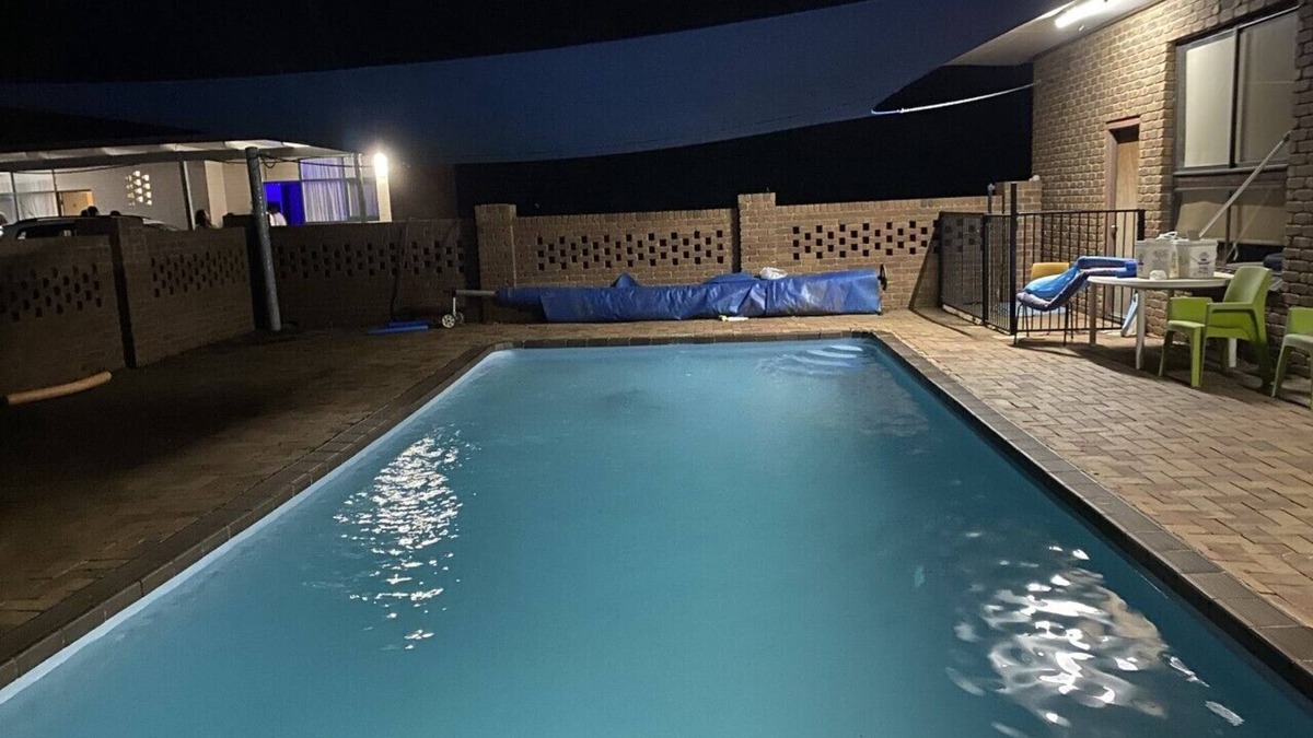 Charlton Hotel | Charlton Motel - Victoria