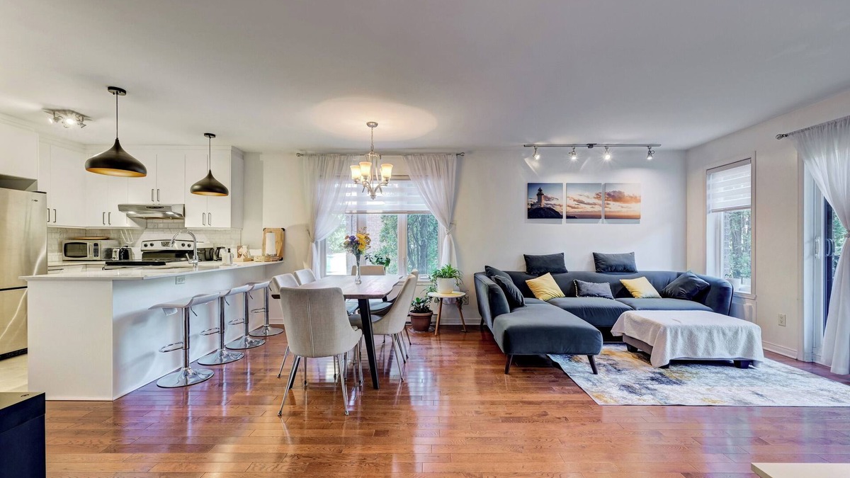 Pointe-Saint-Charles Condo | - CHARM, COMFORT, AND IDEAL LOCATION - COZY CONDO IN VERDUN - ALL INCLUSIVE!