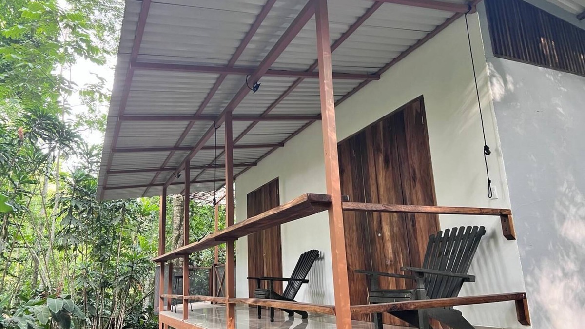 Chiguata House | Charming 2 bedroom house with fiber optic in cocles Puerto Viejo de Talamanca