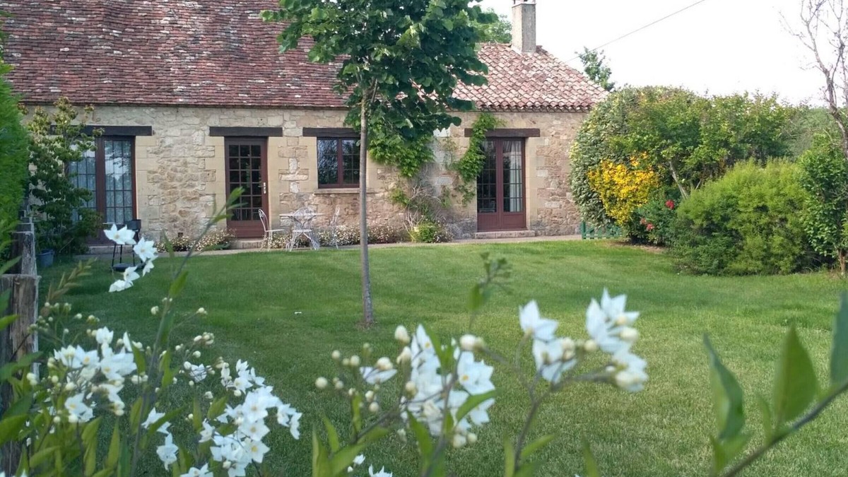 Cause-de-Clerans Cottage | Charming Farmhouse Near Dordogne River, Close to Medieval Villages, WiFi, Garden, Pets Welcome