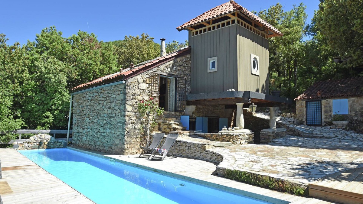 Saint-Etienne-d'Albagnan Villa | Charming villa with private pool