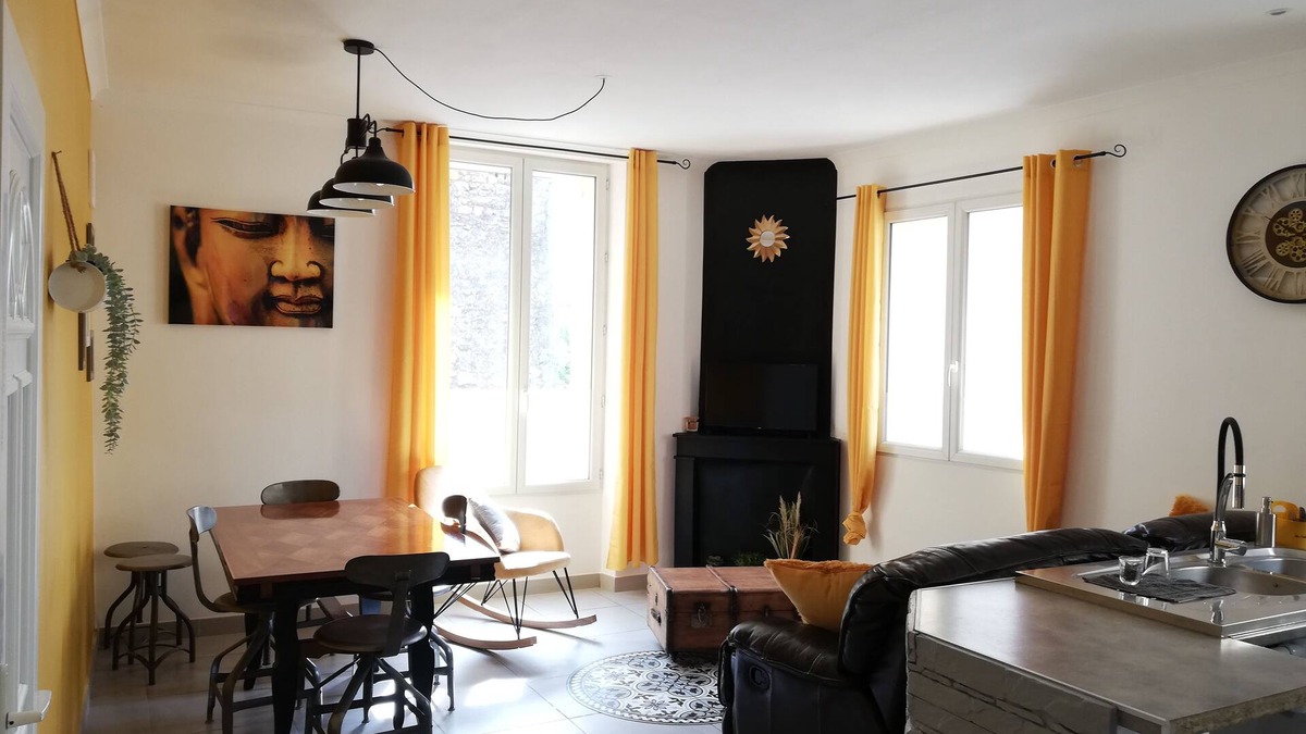 Saint-Julien-de-Cassagnas House | Charmante Maison Avec Cour Proche Thermes et Lieux Touristiques
