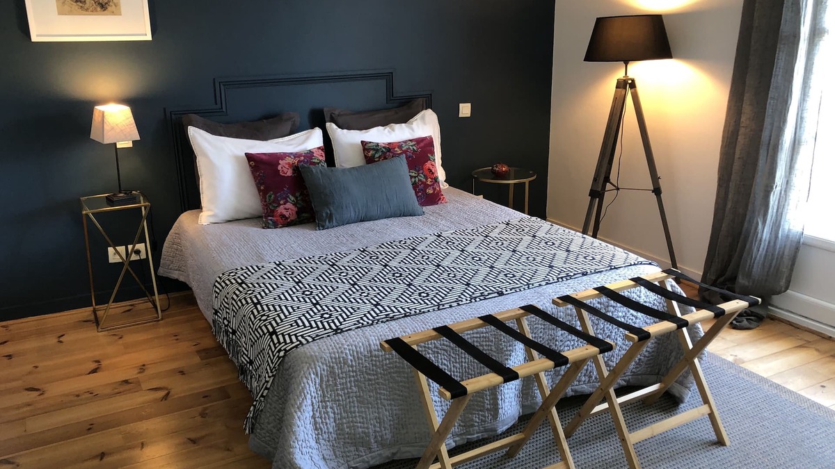 Saint-Sebastien-sur-Loire Bed & Breakfast | Charming bed and breakfast in a quiet house with character