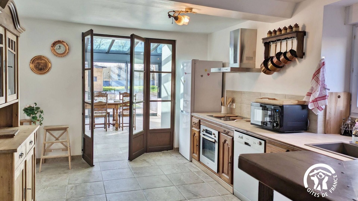 Chammes Cottage | Charming Village Gîte, 4 Bedrooms, Garden, Near Sainte-Suzanne, Fully Inclusive
