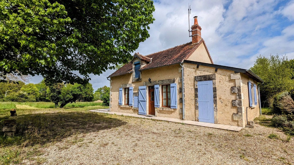 Saulnay Cottage | Charm House with Private Pond in the Heart of Berry